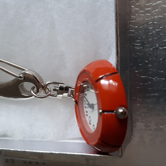 Clip-on watch - Picture 4 of 6